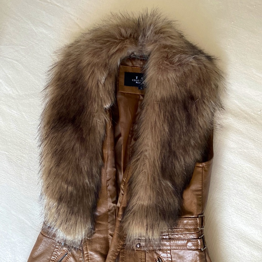 Women’s fur vest in a Small